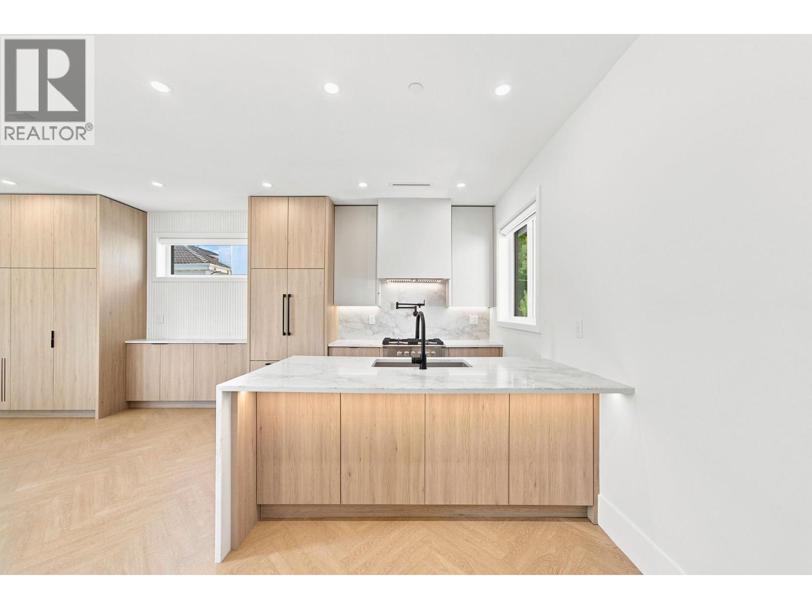 2 Bed, 2 Bath House for Sale in Vancouver – 3 646 E 23RD AVENUE, Vancouver – MLS# R3147615