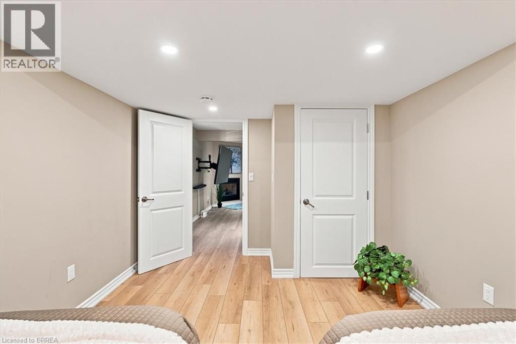 #4 30 CEDAR Street - 32