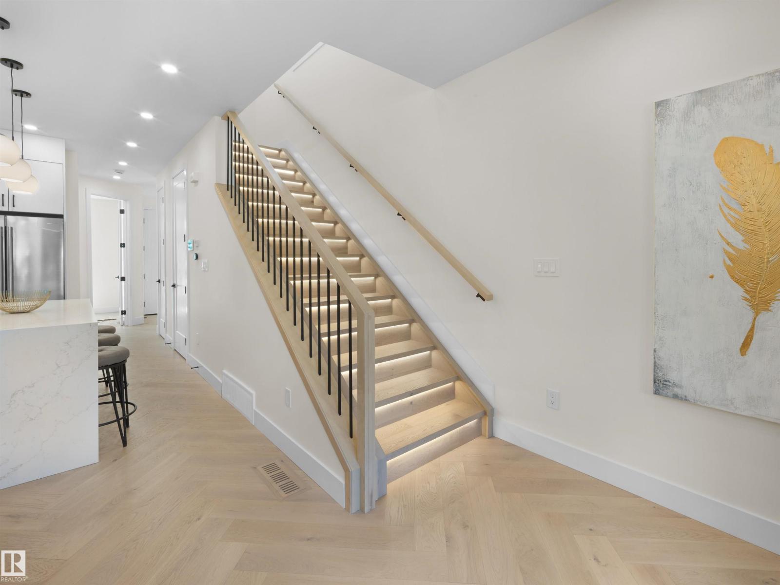 8136 77 AV NW - 18
