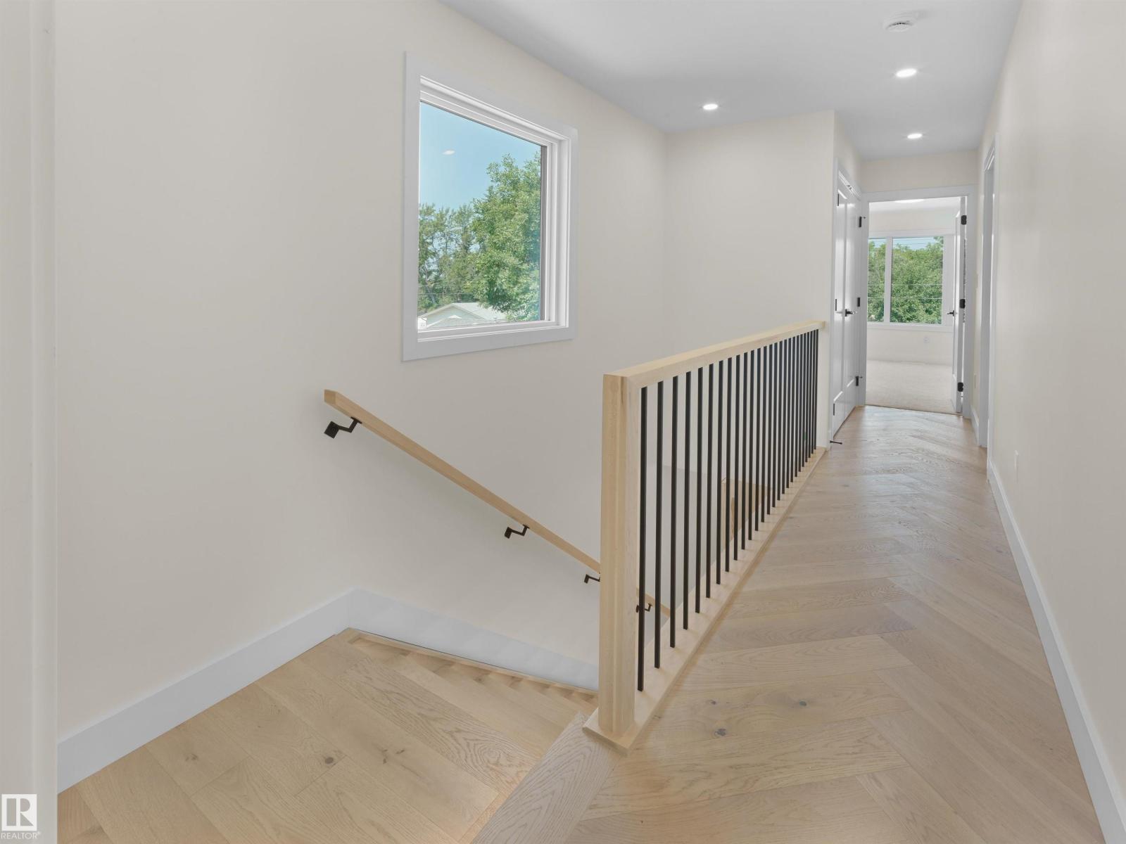 8136 77 AV NW - 19