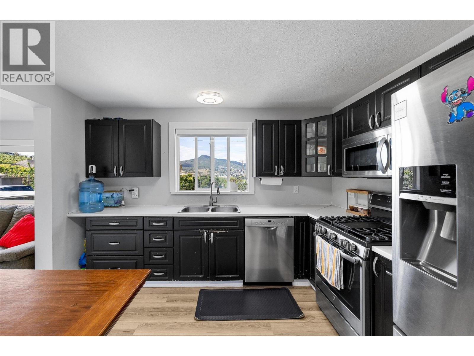 11592 Okanagan Centre Road E - 8