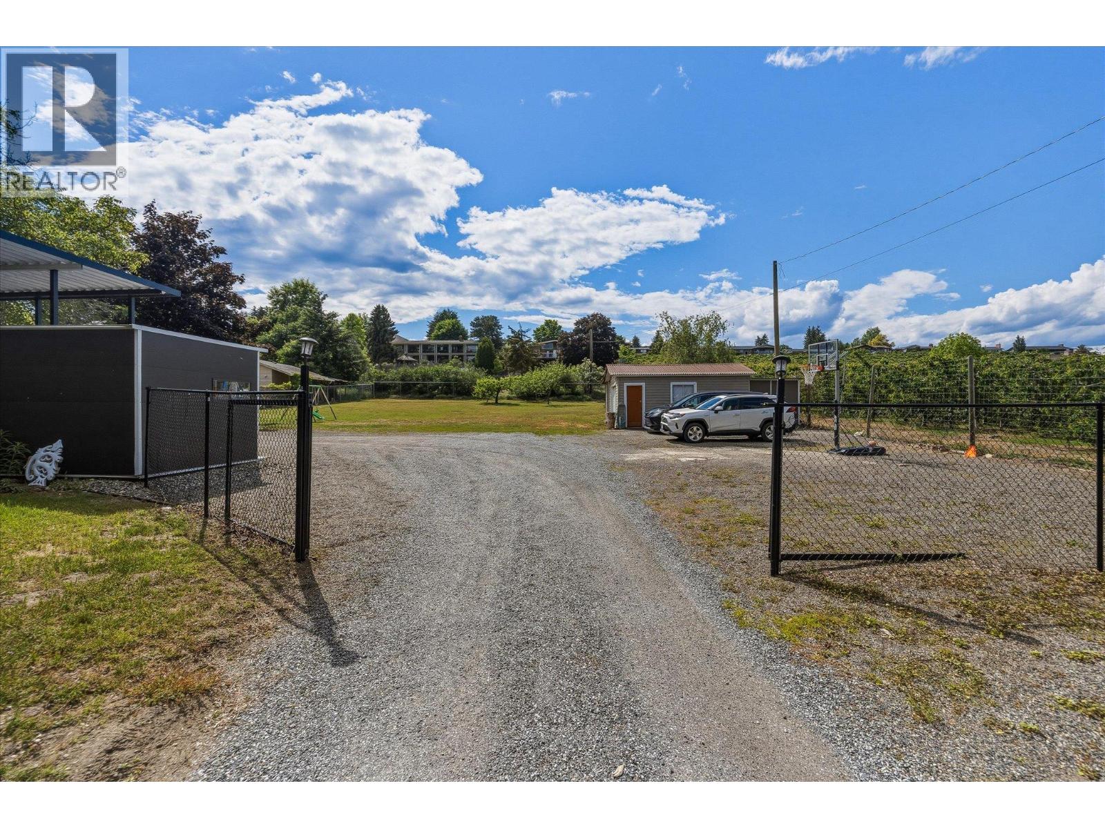 11592 Okanagan Centre Road E - 40
