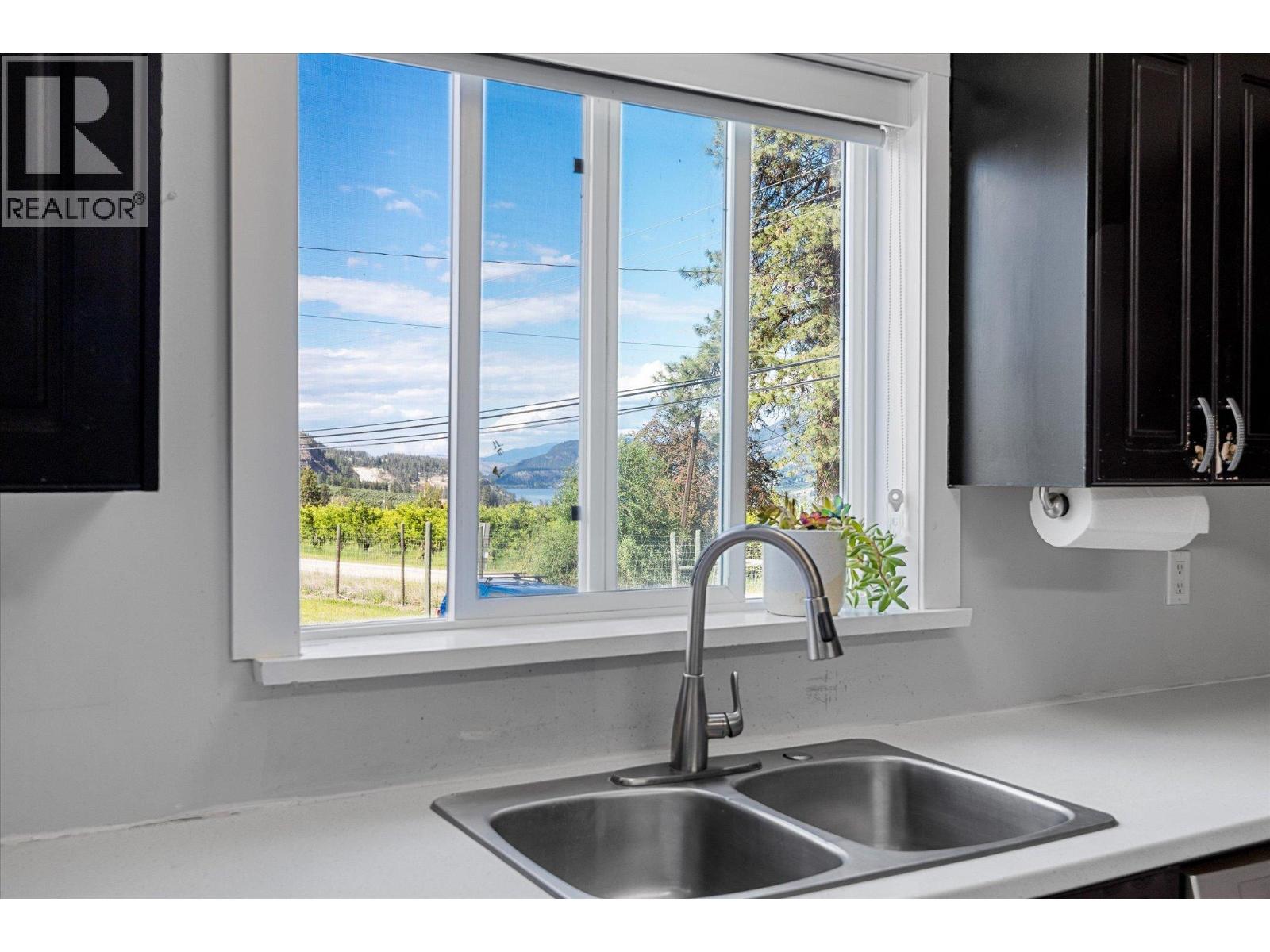 11592 Okanagan Centre Road E - 9