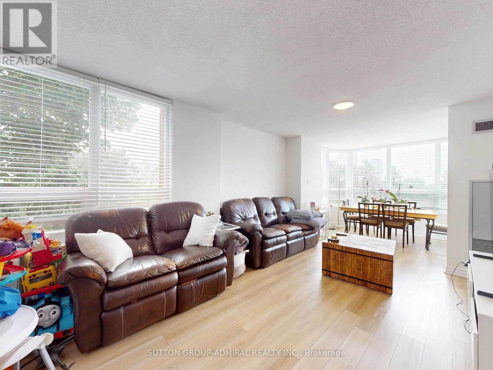 #312 7601 BATHURST STREET - 10