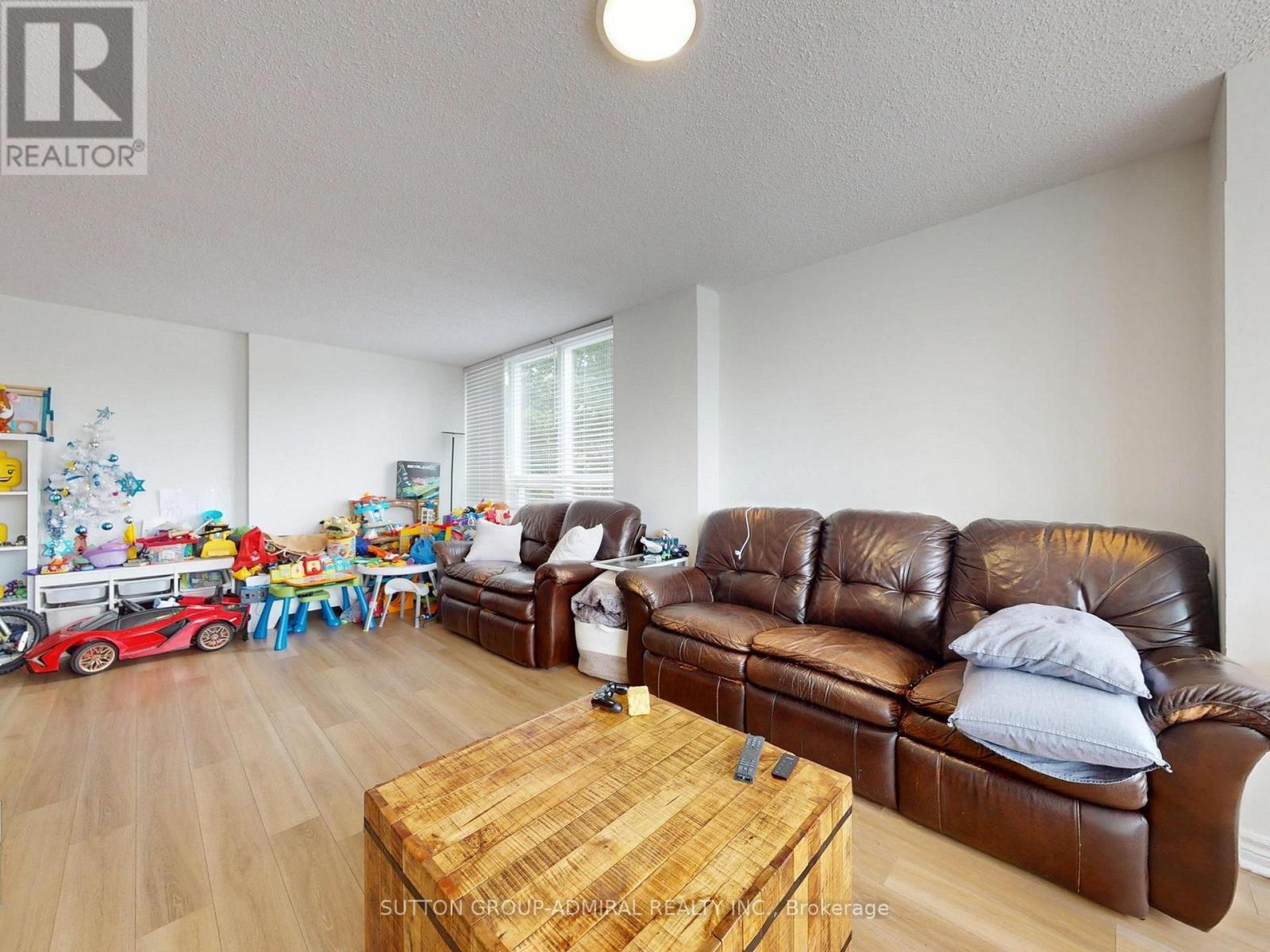 #312 7601 BATHURST STREET - 12