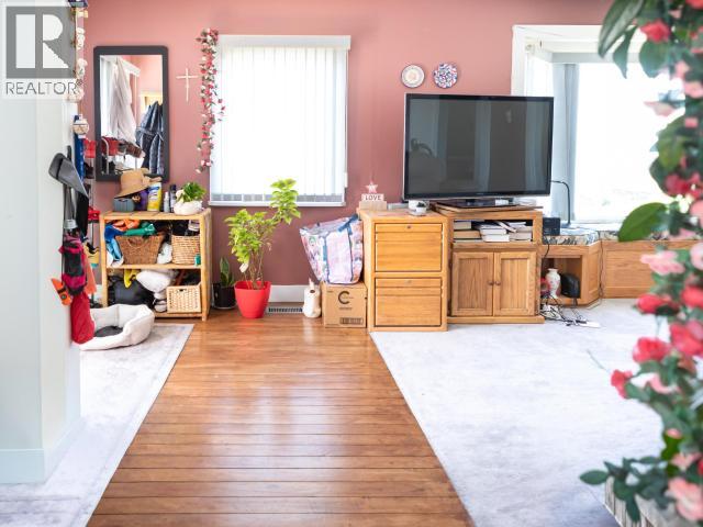 3918 GORDON AVE - 18