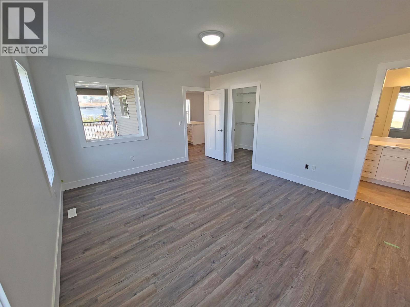 8420 88 AVENUE - 14