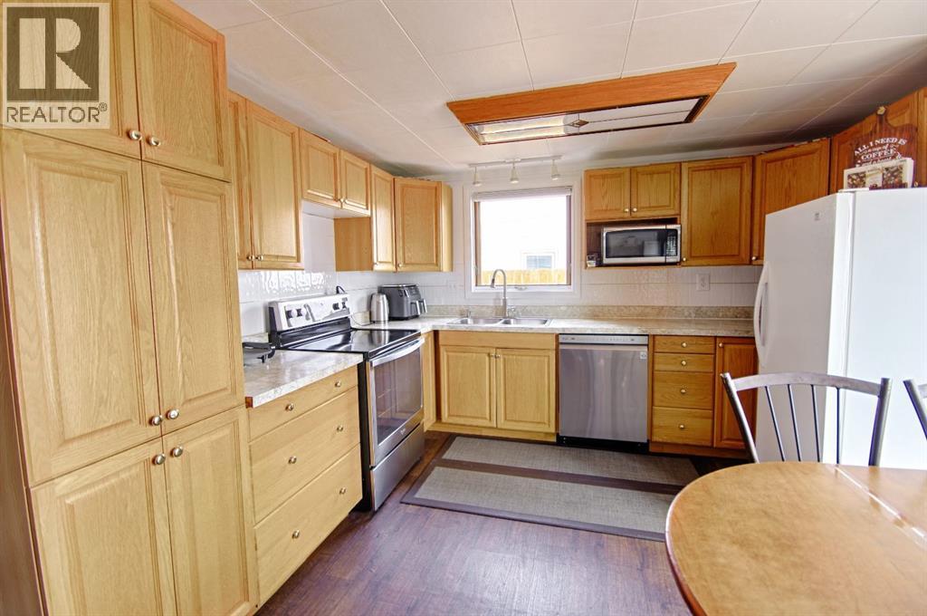 5109 44 ave - 10