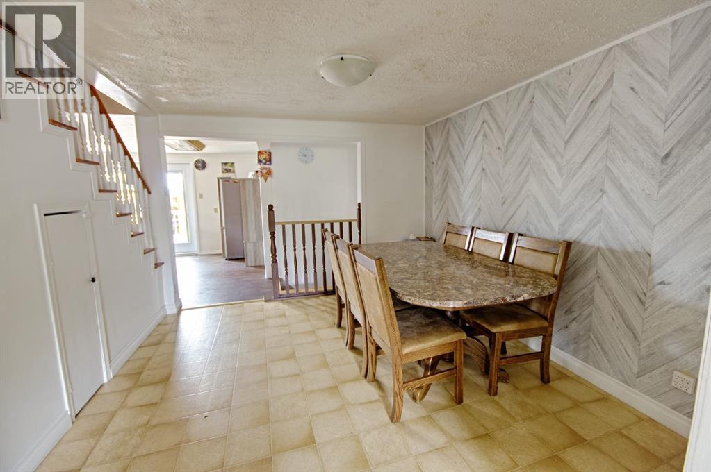 5109 44 ave - 7