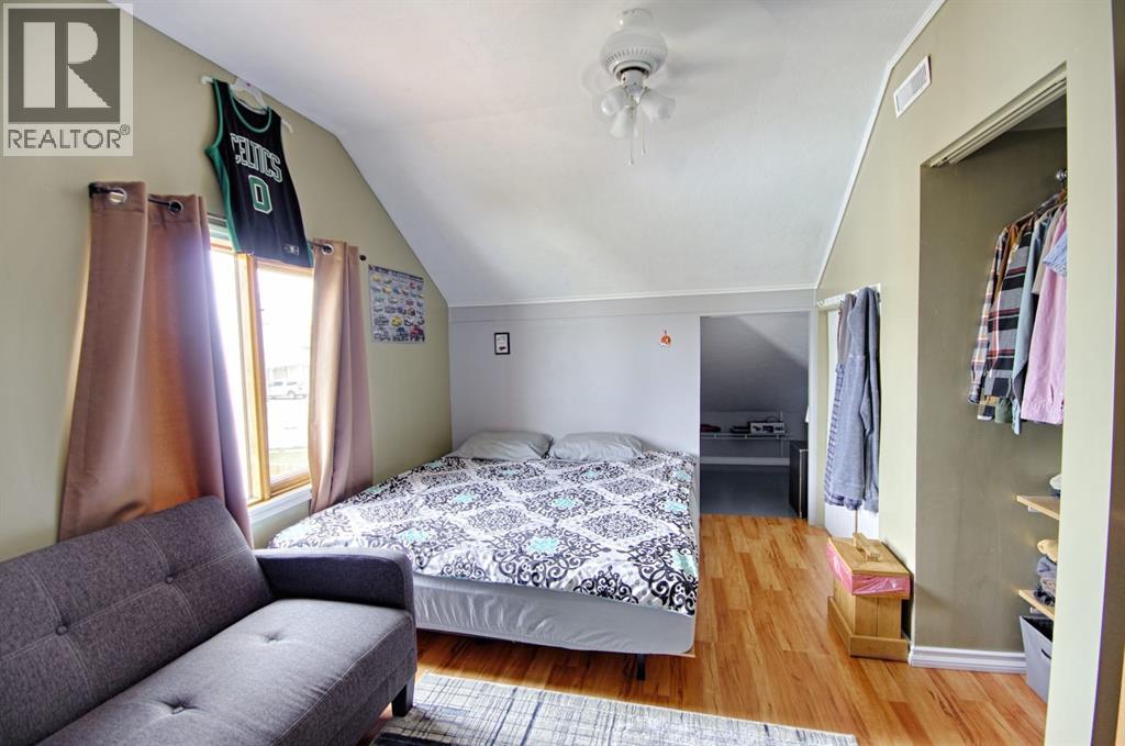 5109 44 ave - 27