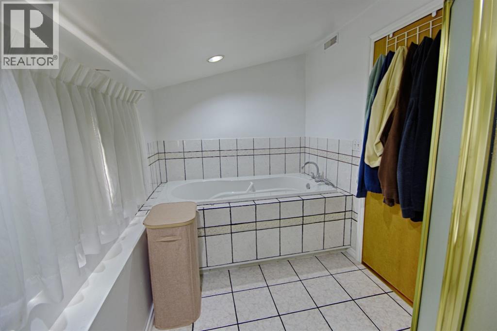 5109 44 ave - 24