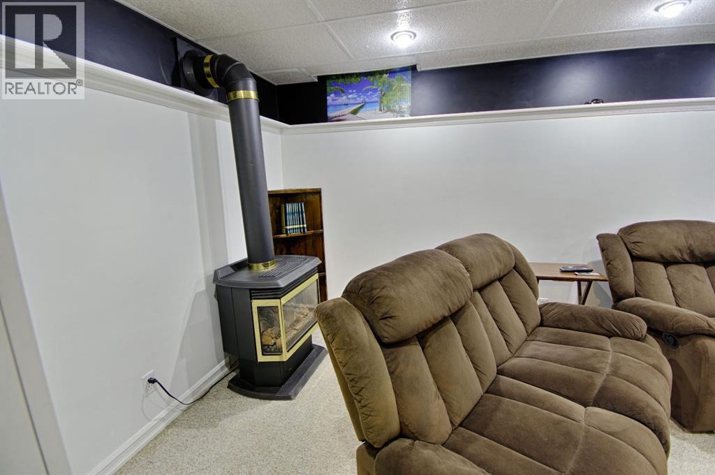 5109 44 ave - 32