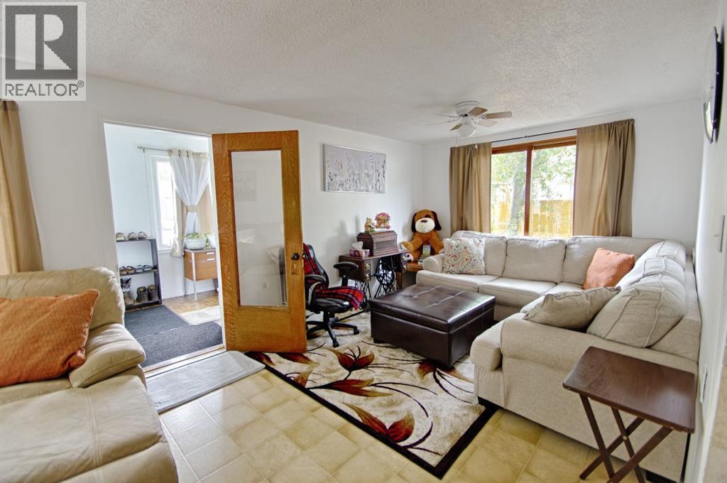 5109 44 ave - 4