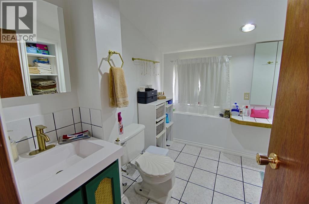 5109 44 ave - 21