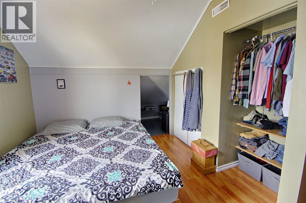 5109 44 ave - 28