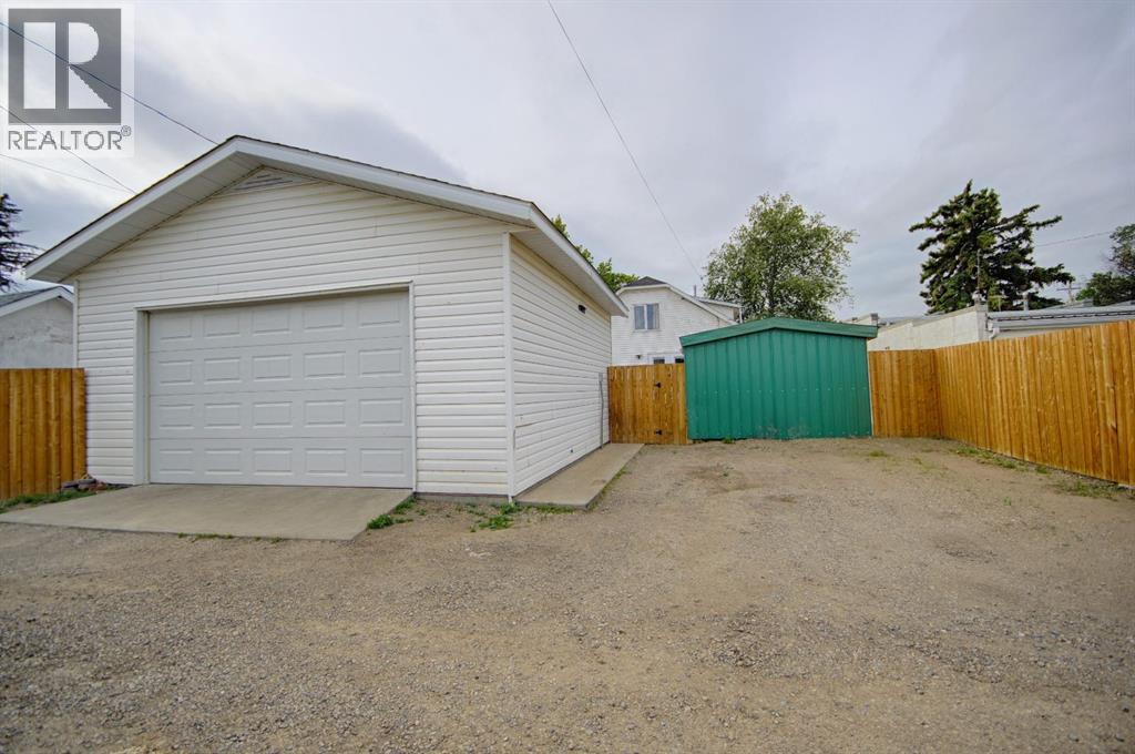 5109 44 ave - 45