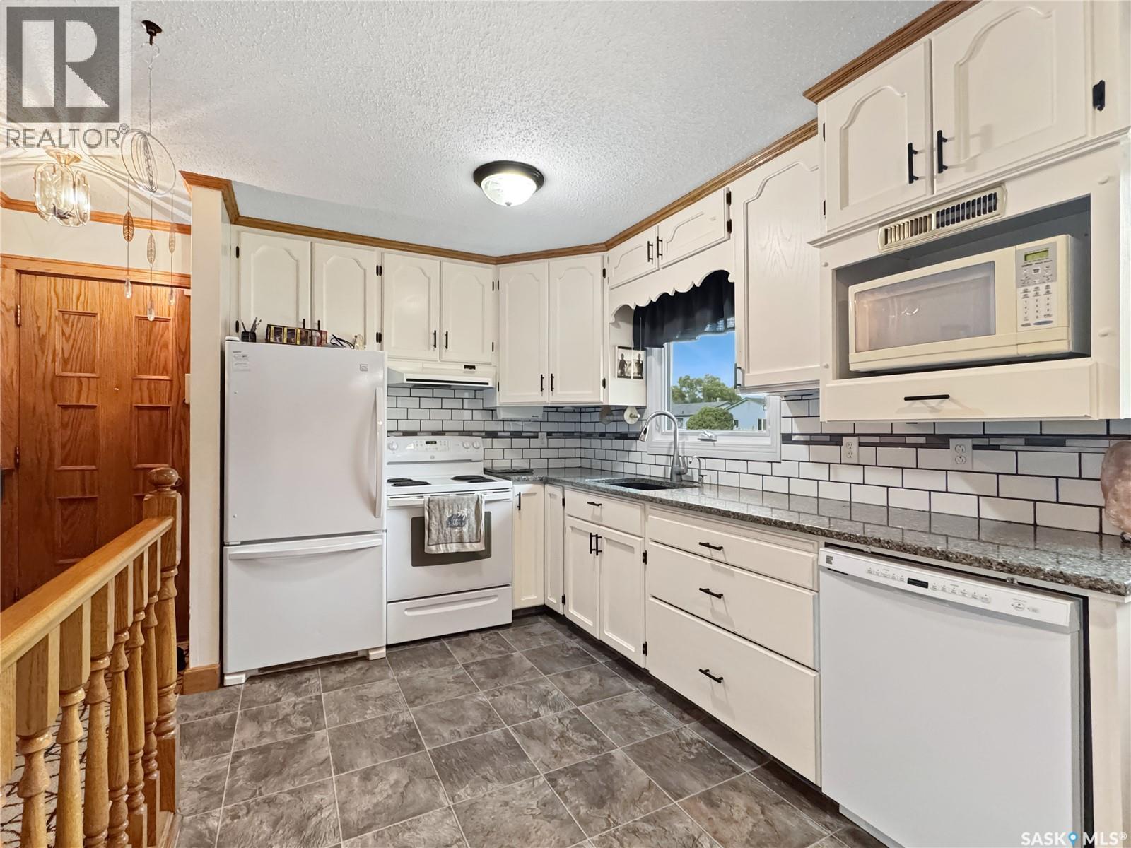 11310 Asquith AVENUE - Image 2