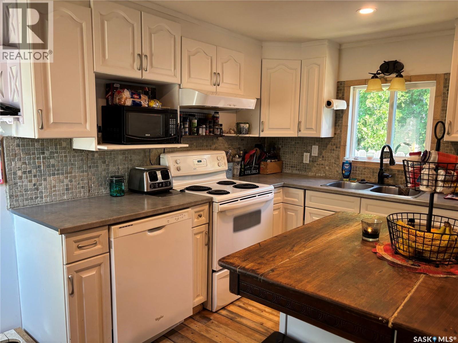 C2 1455 9th AVENUE NE - 10