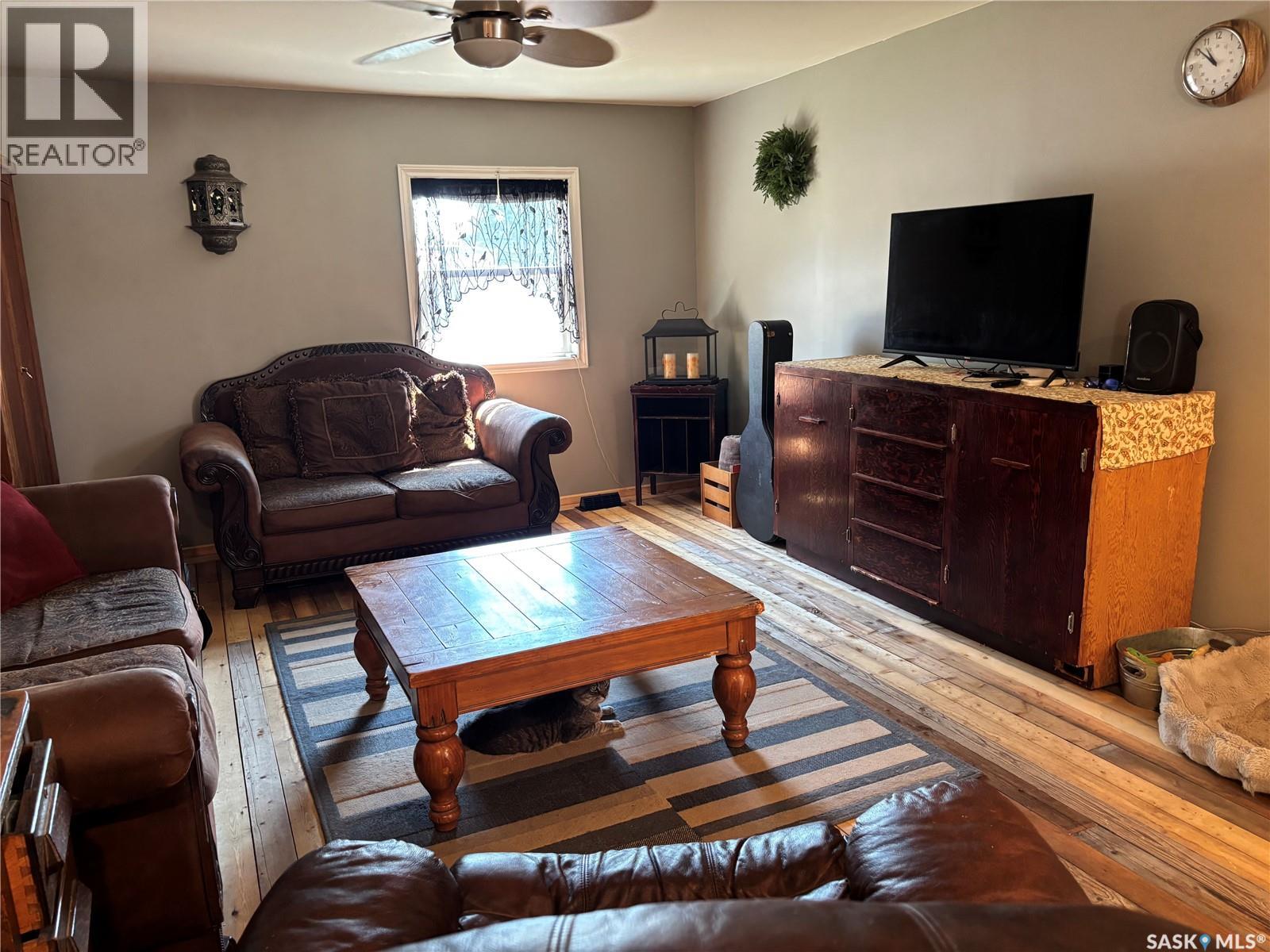 C2 1455 9th AVENUE NE - 5