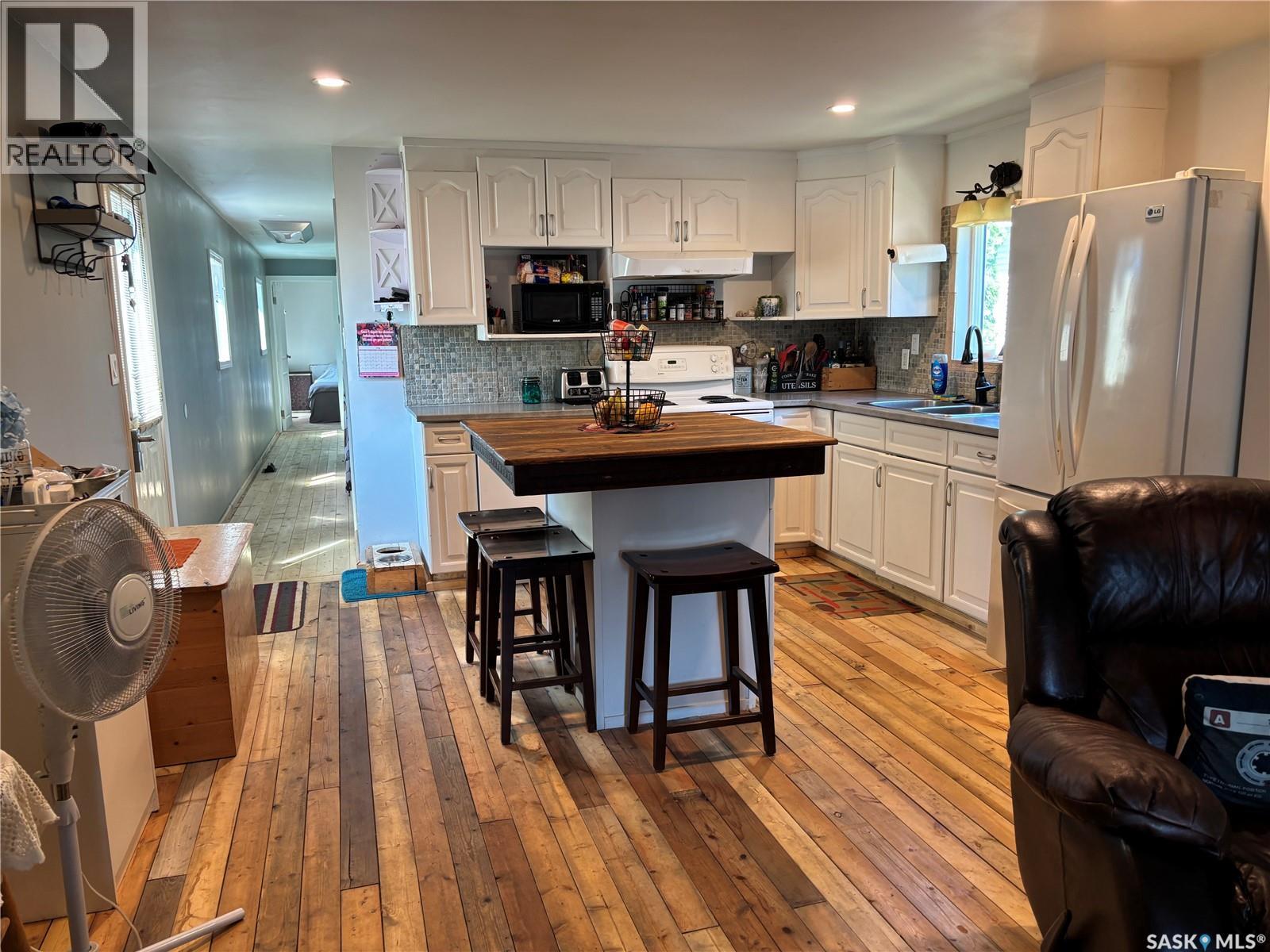 C2 1455 9th AVENUE NE - 6