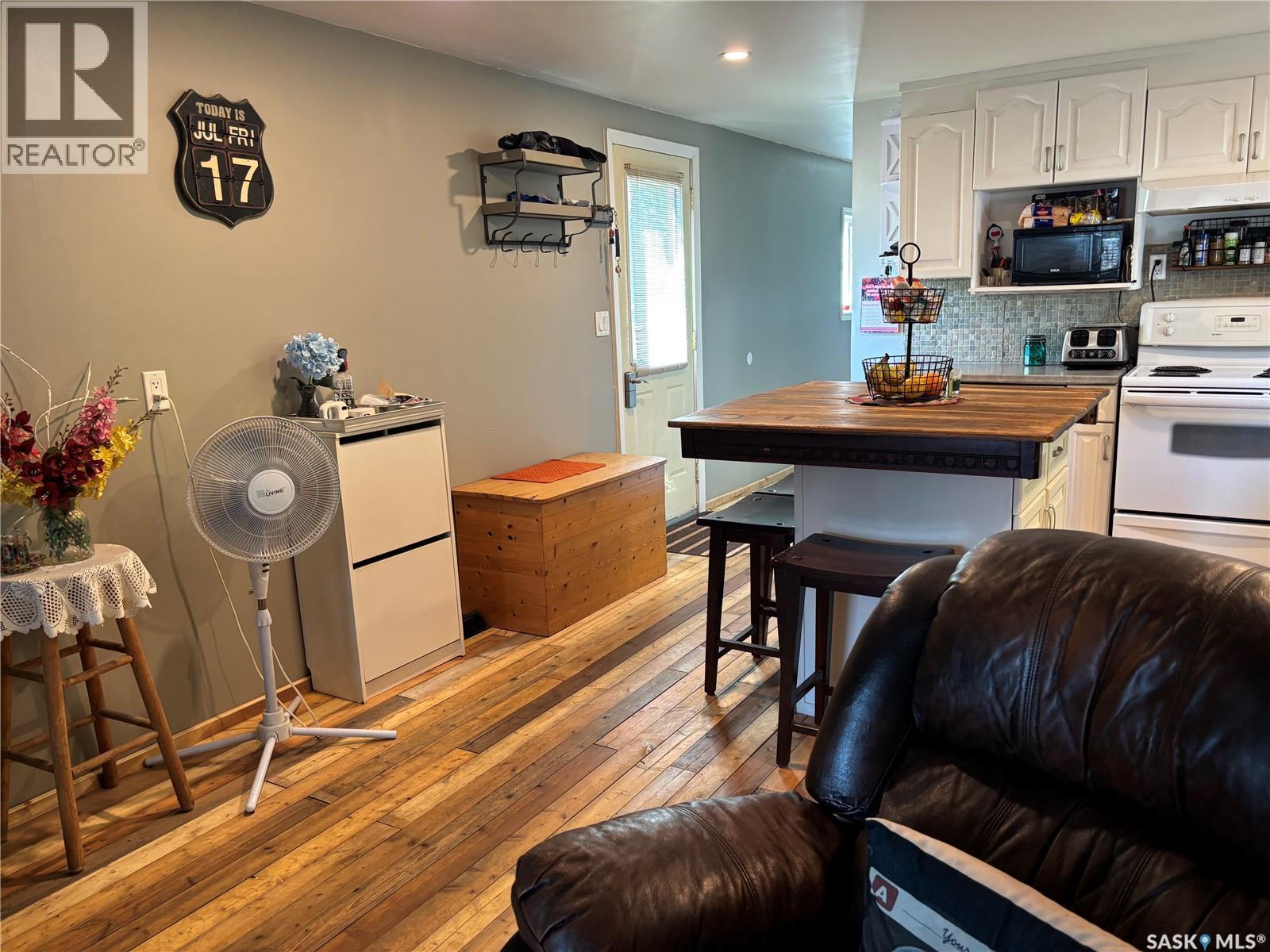 C2 1455 9th AVENUE NE - 8