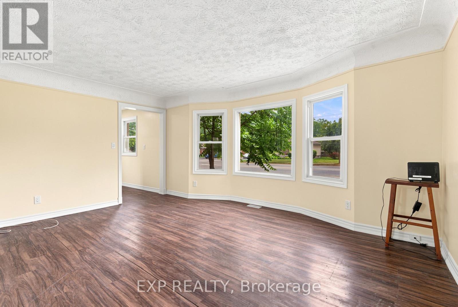 208 THOROLD ROAD - Image 11