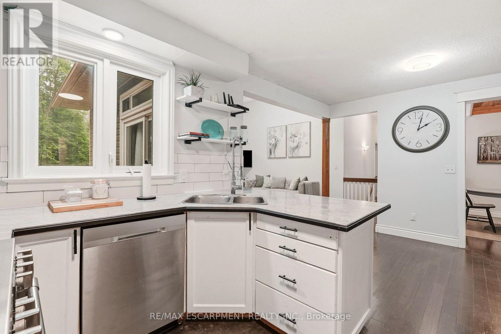 318 10TH CONCESSION ROAD E - 9