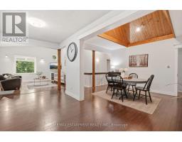 Kitchen - 318 10th Concession Road E, Hamilton, ON L8B1H6 Photo 11