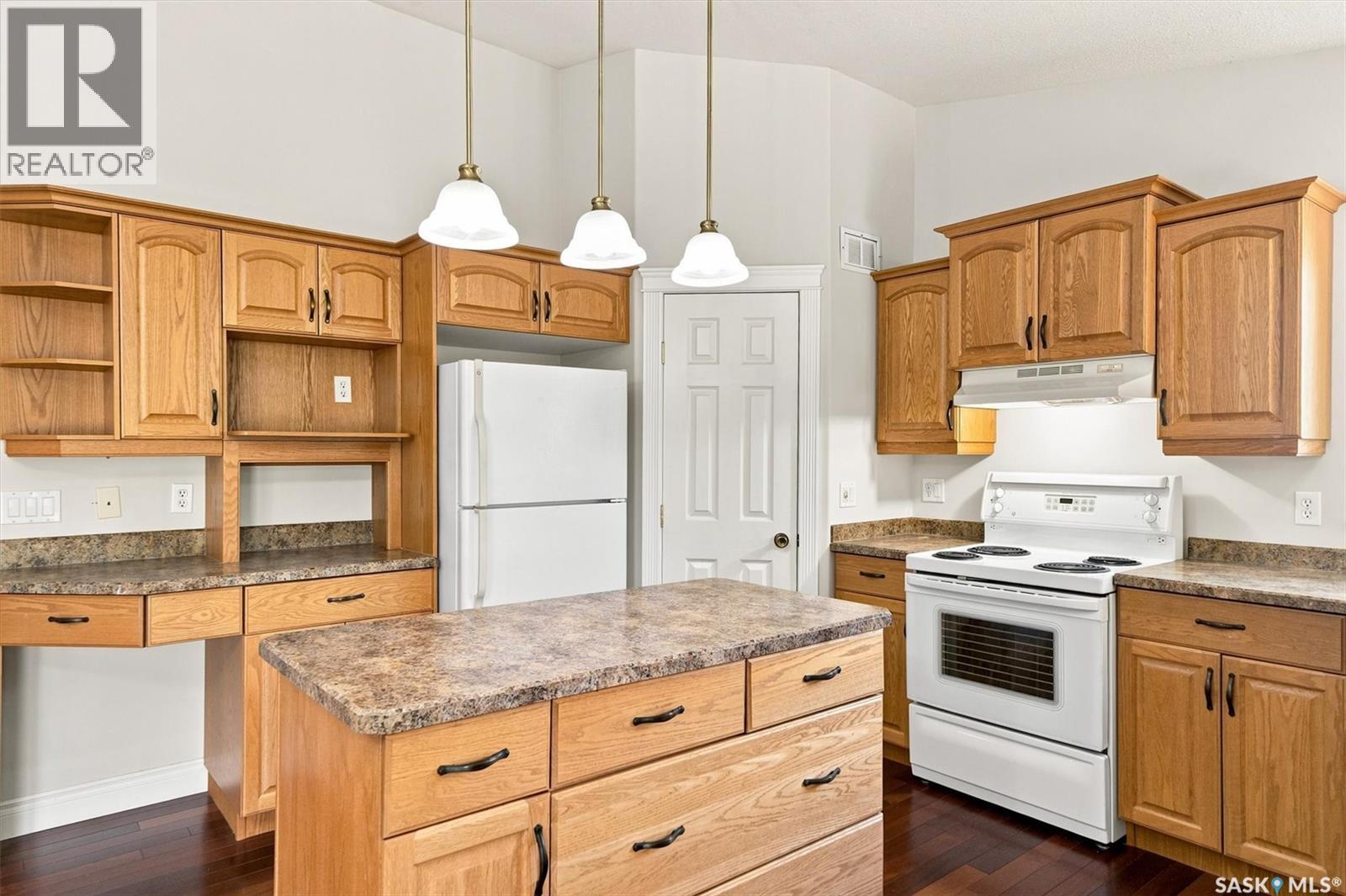 841 Martens CRESCENT - 11