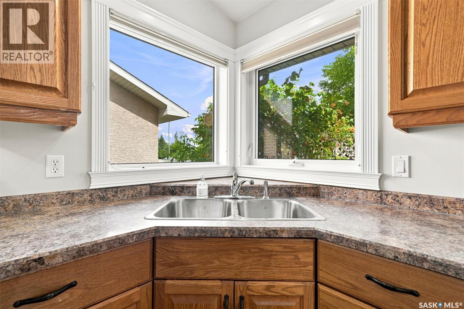 841 Martens CRESCENT - 12