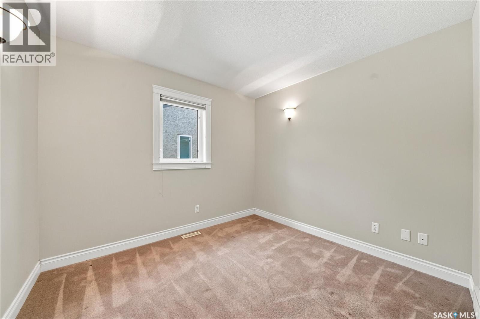 841 Martens CRESCENT - 28