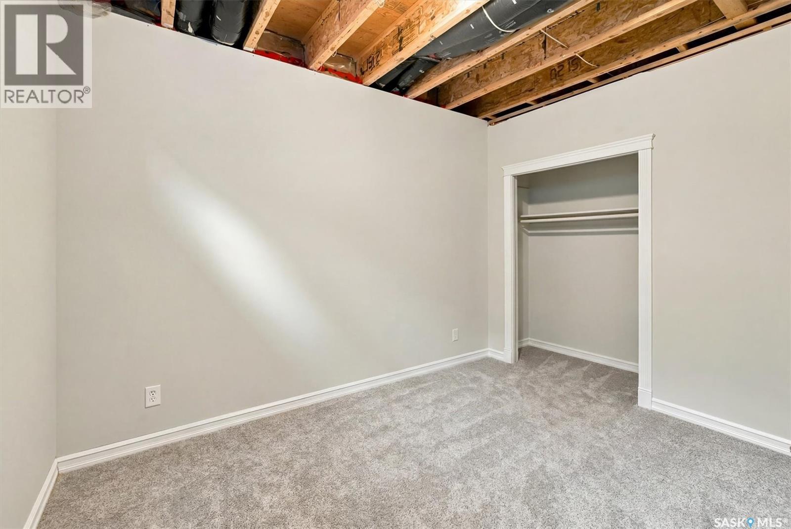 841 Martens CRESCENT - 40