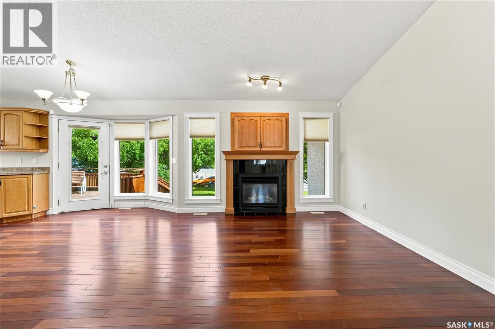 841 Martens CRESCENT - 5