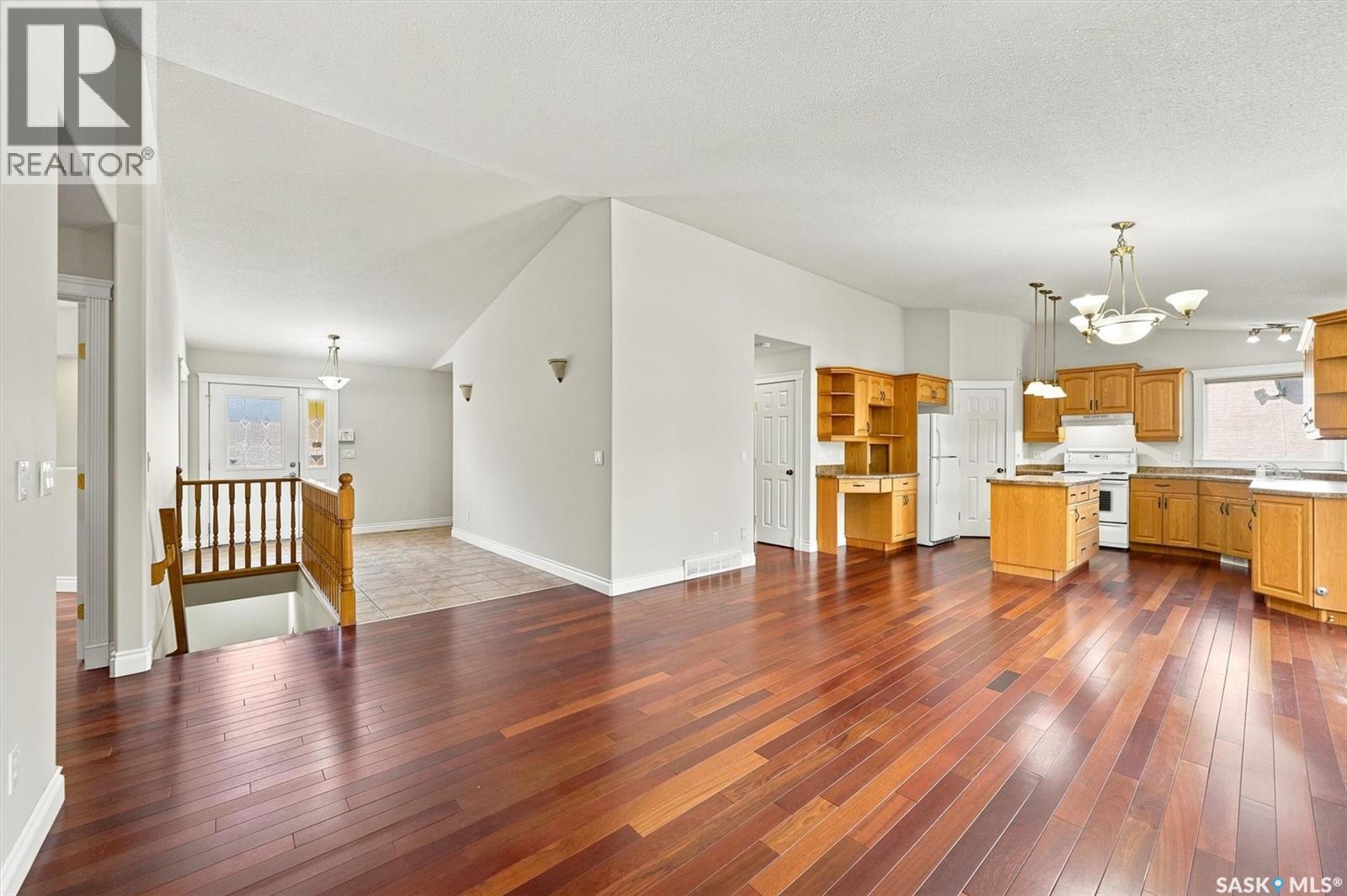 841 Martens CRESCENT - 7