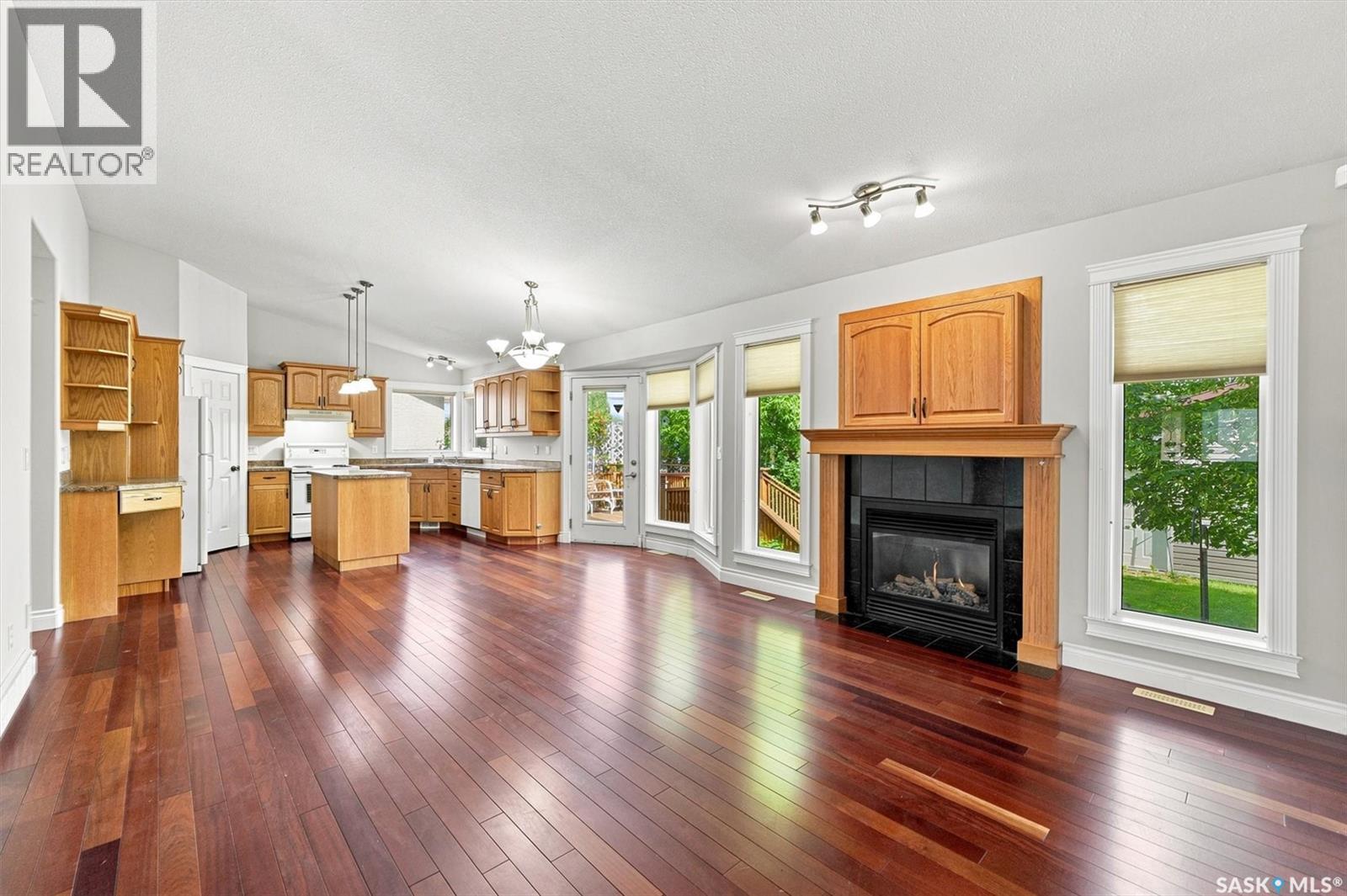 841 Martens CRESCENT - 8