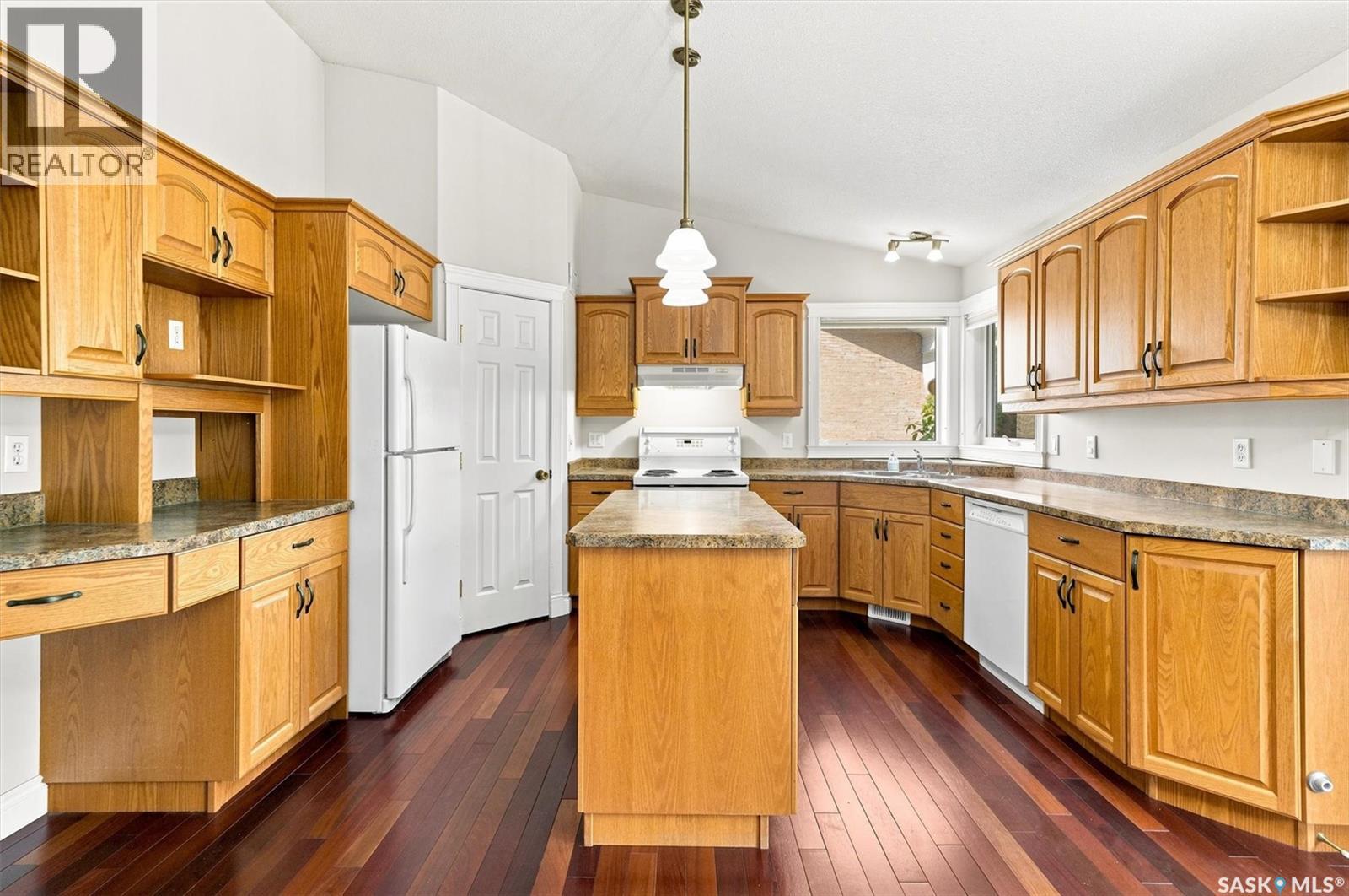 841 Martens CRESCENT - 9