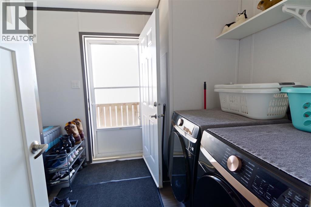 829 3 Street S - 4