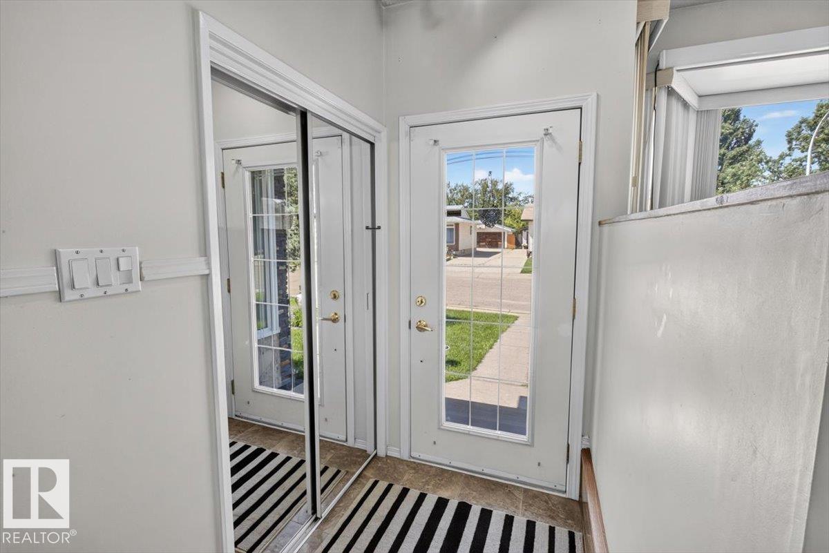 14735 123 ST NW - 4