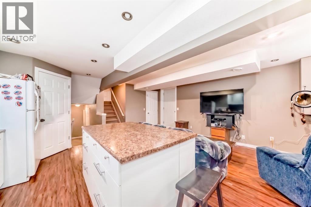 36 Castleglen Way NE - 24
