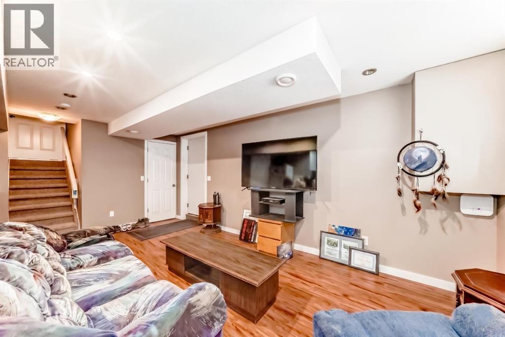 36 Castleglen Way NE - 21