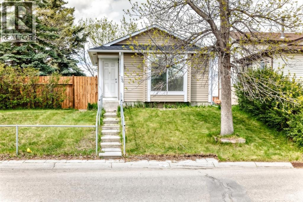 36 Castleglen Way NE - 1
