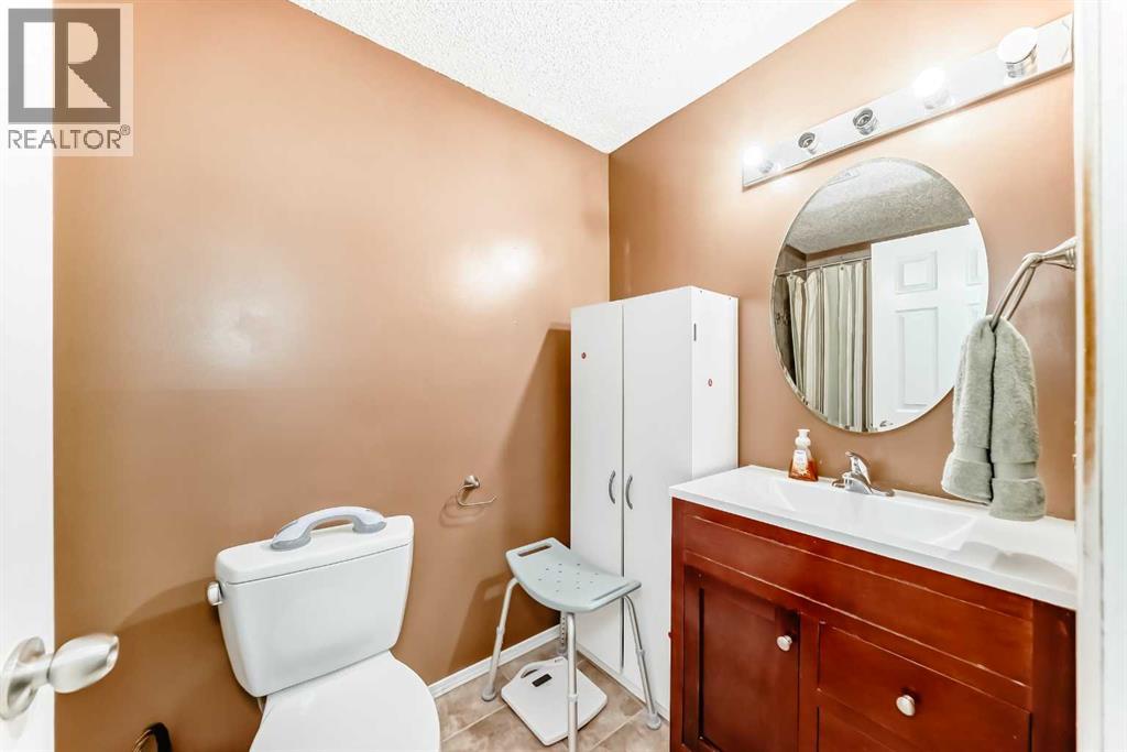 36 Castleglen Way NE - 20