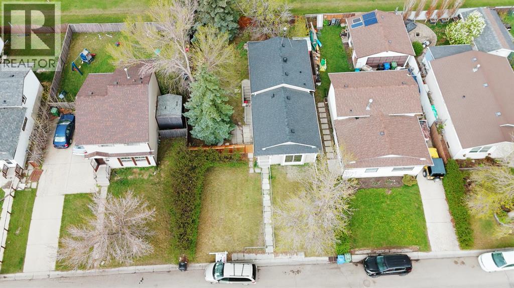 36 Castleglen Way NE - 42