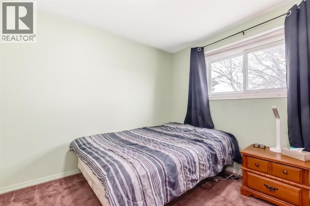 36 Castleglen Way NE - 16