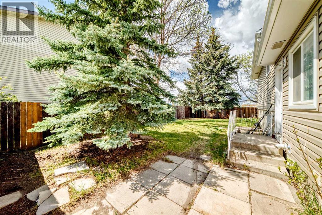 36 Castleglen Way NE - 31