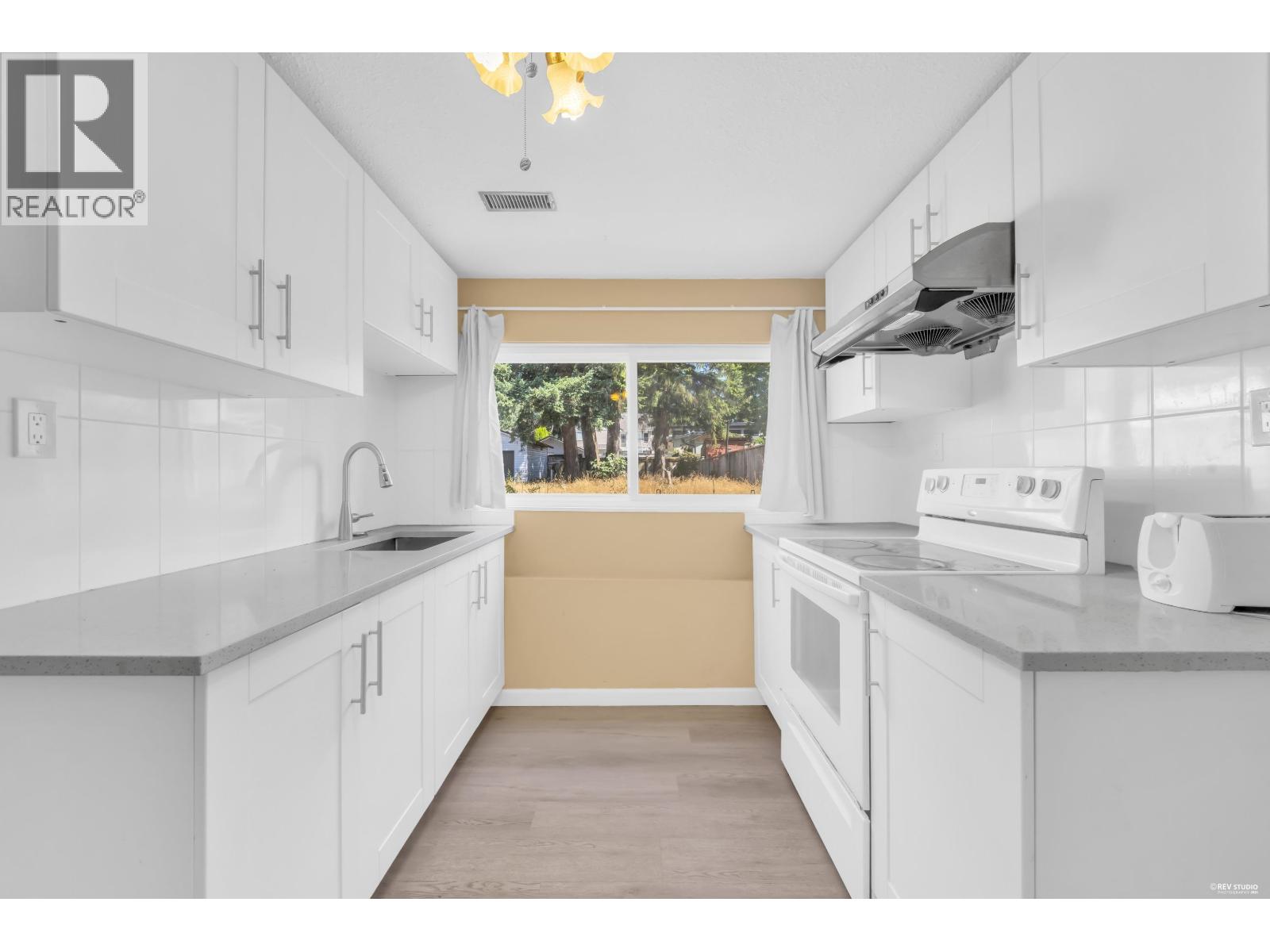 1749 DORSET AVENUE, Port Coquitlam