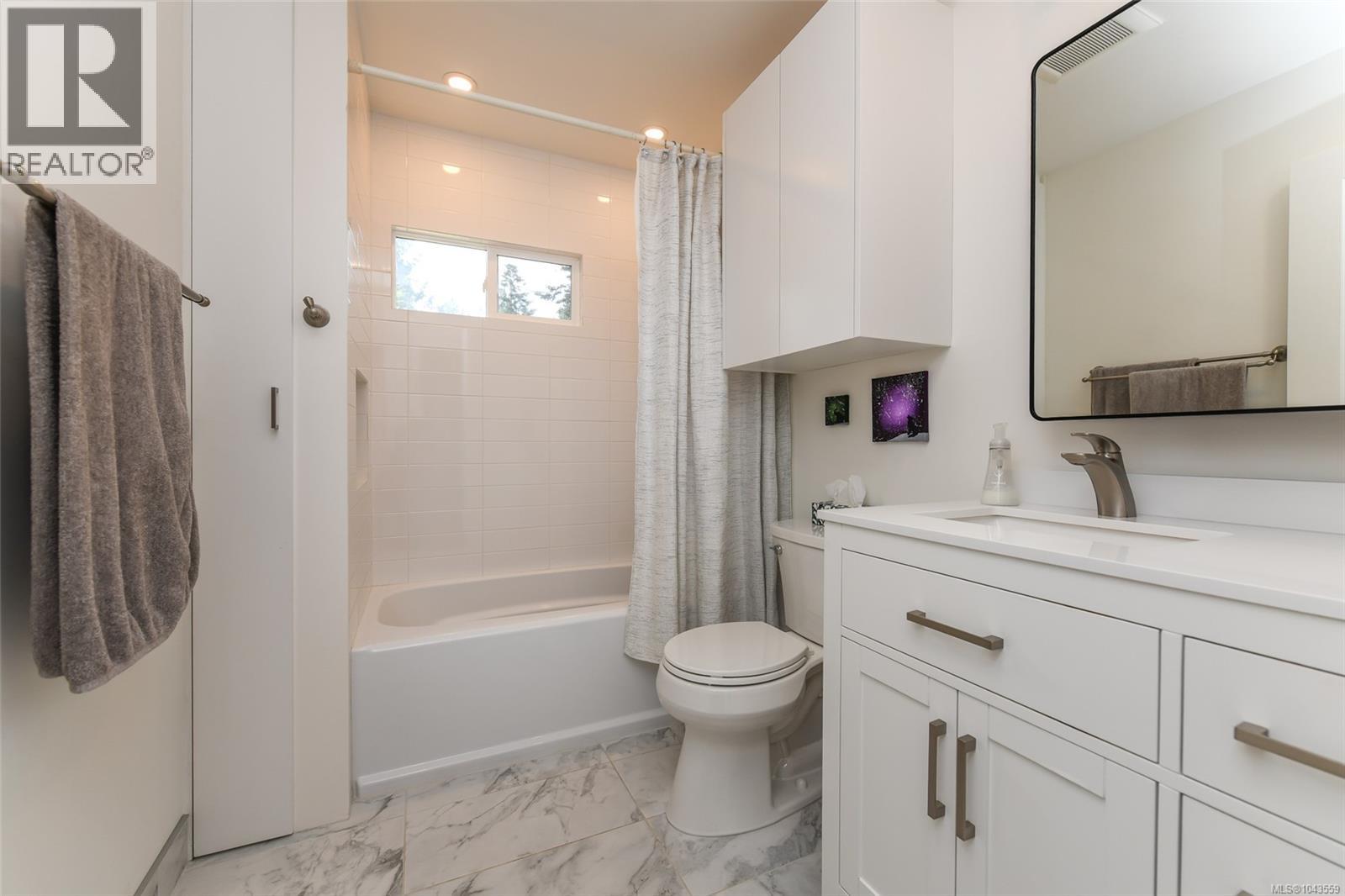 100 Baynes Dr - Image 44