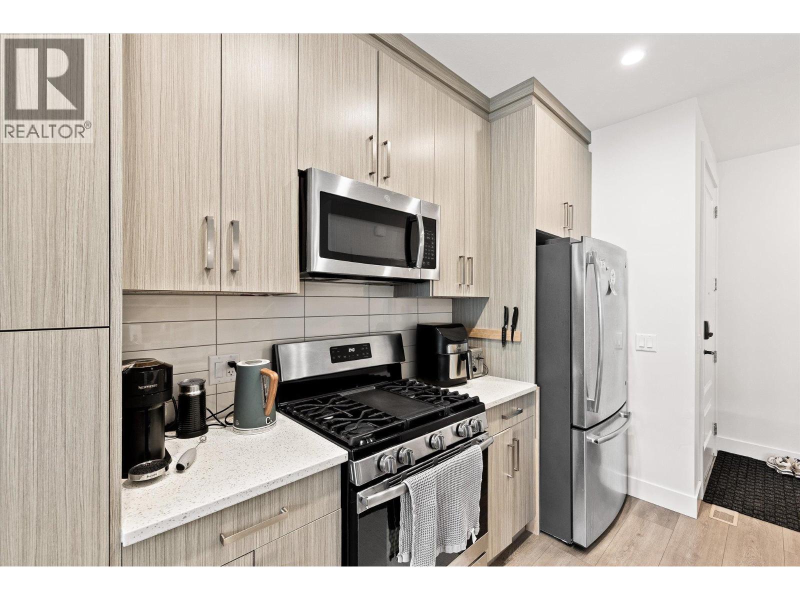 #3 795 Stockwell Avenue - 8