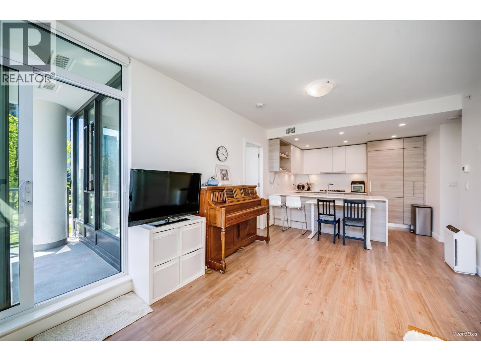 205 585 AUSTIN AVENUE, Coquitlam