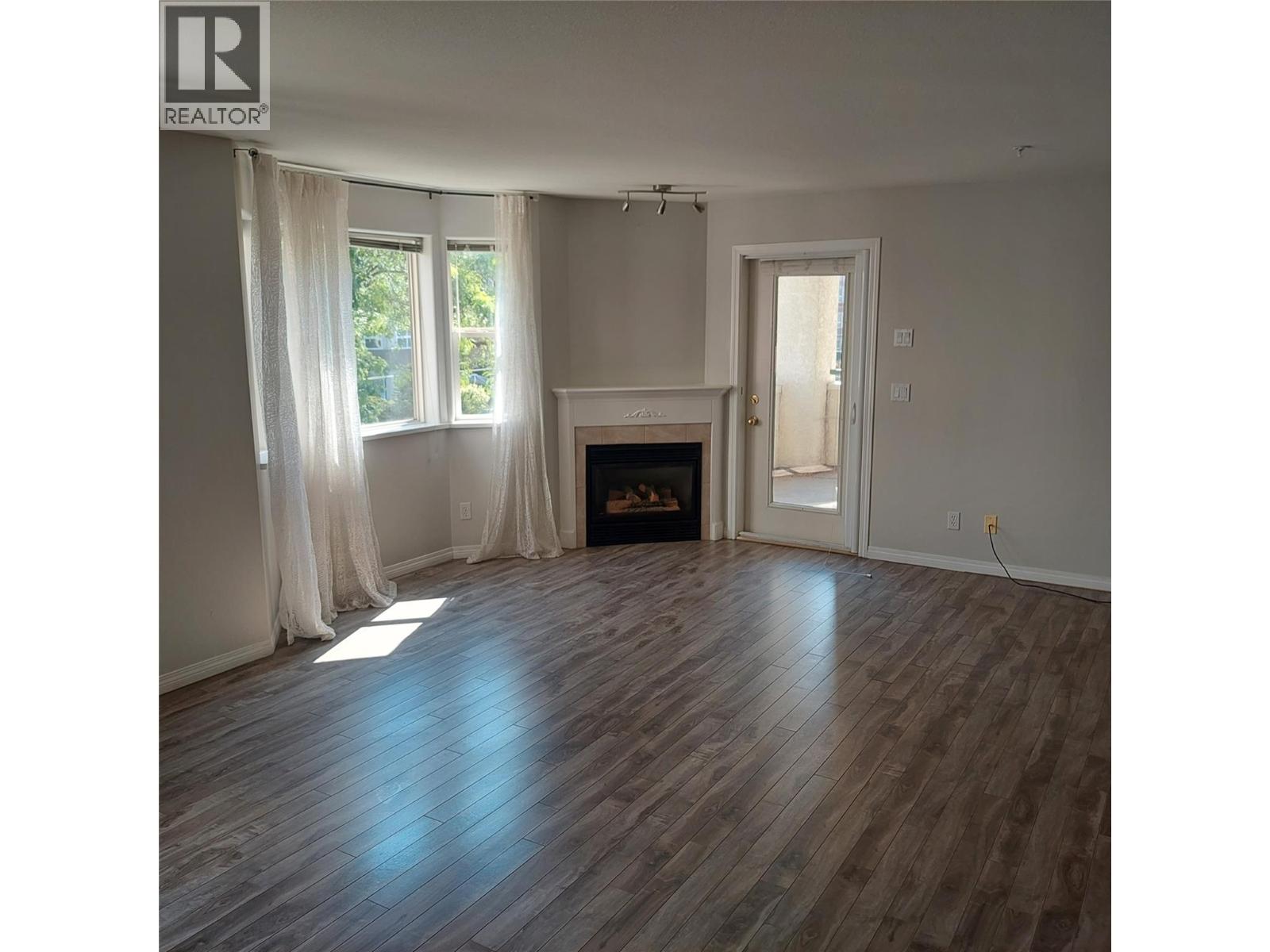 1950 Durnin Road Unit# #206 photo 2